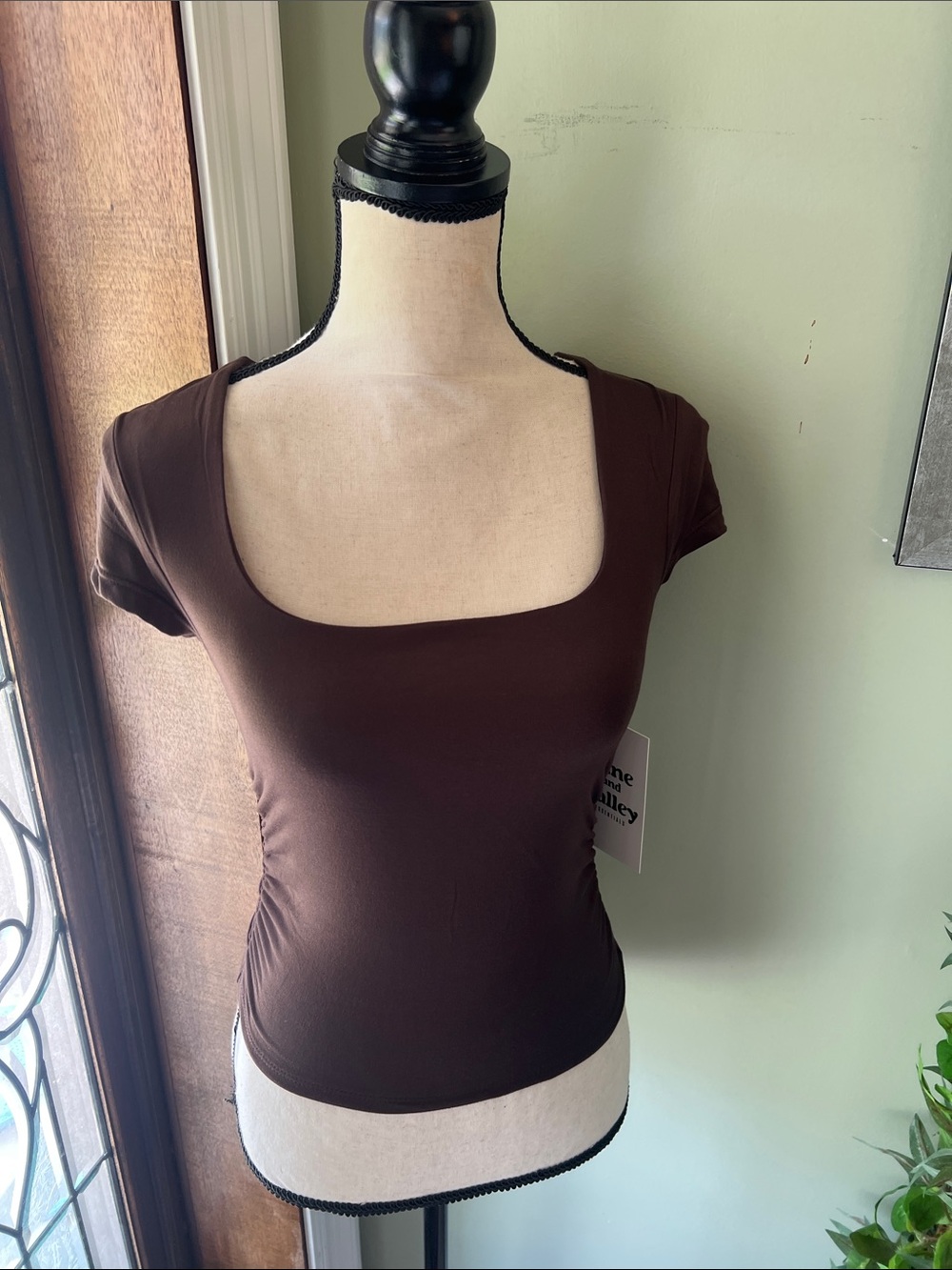 Fitted Brown Square-Neck Short Sleeve Top